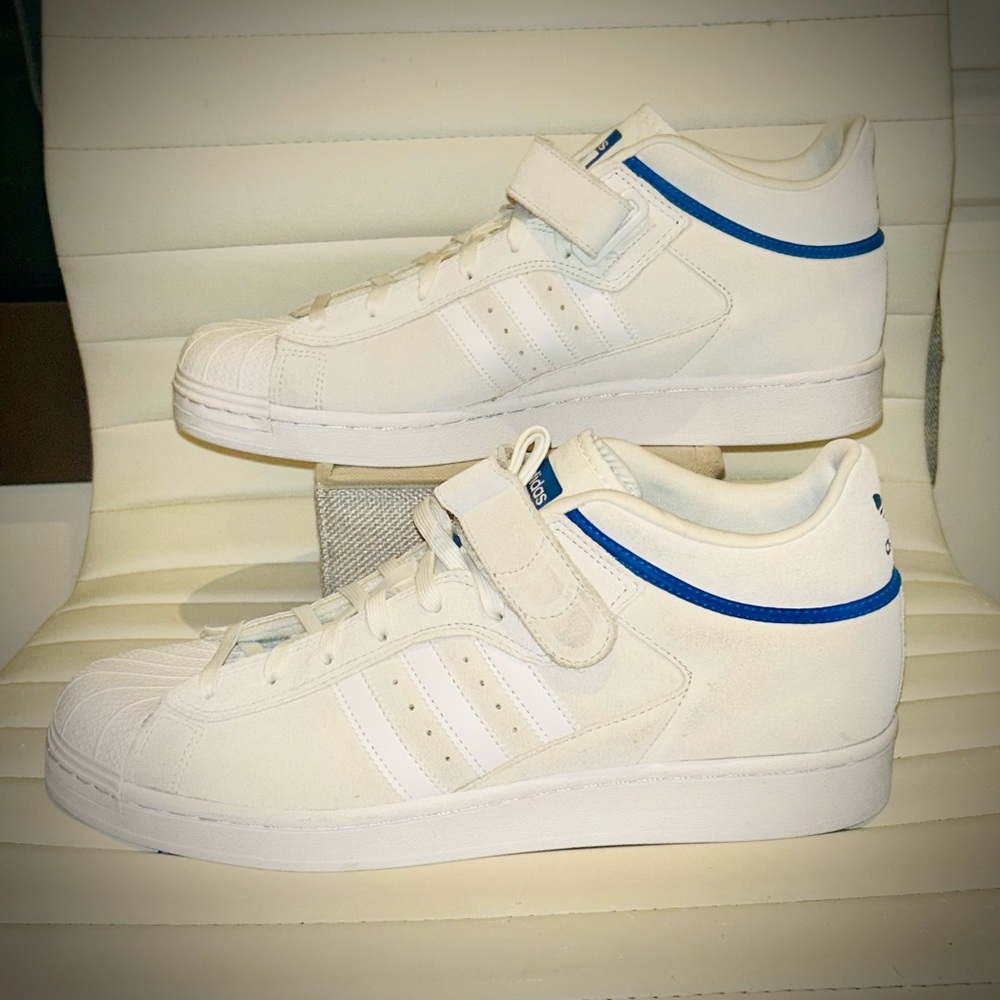 Men’s adidas Pro Shell ADV
Crystal White Cloud White Royal Blue sz 11 worn once!